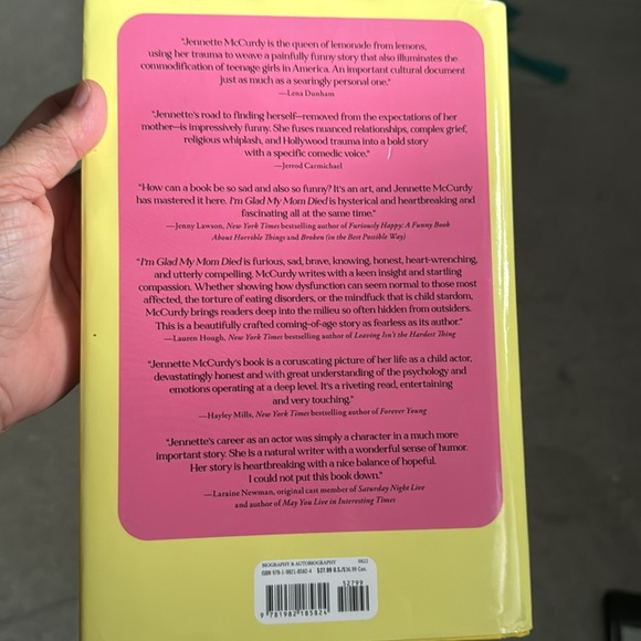 I’m Glad My Mom Died Jeannette McCurdy - Picture 2 of 3